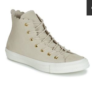 converse scallop low top